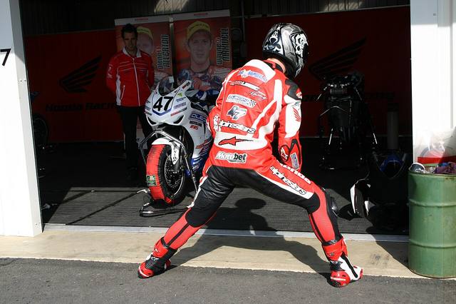 MotoGP伤病预防：别让热爱付出代价（球迷文化视角）